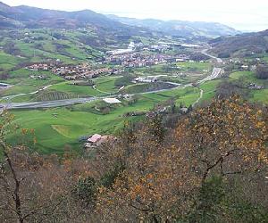 https://upload.wikimedia.org/wikipedia/commons/thumb/9/98/Urnieta.JPG/400px-Urnieta.JPG