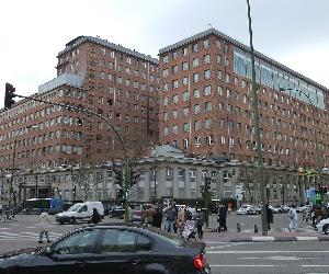 https://upload.wikimedia.org/wikipedia/commons/thumb/9/90/Hospital_de_la_Princesa_(Madrid)_01.jpg/1200px-Hospital_de_la_Princesa_(Madrid)_01.jpg