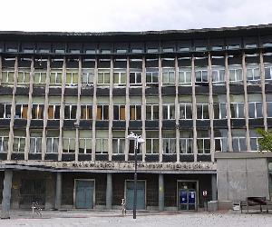 https://upload.wikimedia.org/wikipedia/commons/thumb/9/9c/Bilbao_-_Escuela_T%C3%A9cnica_Superior_de_Ingenier%C3%ADa_de_Bilbao_%28ETSIB%2C_UPV-EHU%29%2C_Edificio_D_%281960%29.jpg/1200px-Bilbao_-_Escuela_T%C3%A9cnica_Superior_de_Ingenier%C3%ADa_de_Bilbao_%28ETSIB%2C_UPV-EHU%29%2C_Edificio_D_%281960%29.jpg