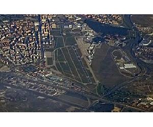 https://upload.wikimedia.org/wikipedia/commons/thumb/9/9d/ECV_AIRPORT_FROM_FLIGHT_CMN-ORY_(35289689376).jpg/275px-ECV_AIRPORT_FROM_FLIGHT_CMN-ORY_(35289689376).jpg