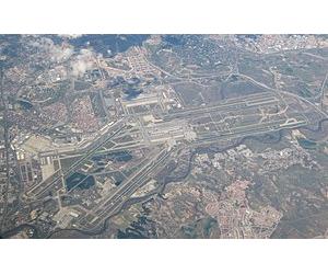 https://upload.wikimedia.org/wikipedia/commons/thumb/9/9f/Madrid-Barajas_-_Aerial_photograph.jpg/300px-Madrid-Barajas_-_Aerial_photograph.jpg