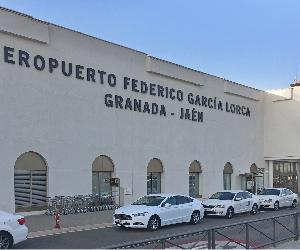 https://upload.wikimedia.org/wikipedia/commons/thumb/0/0c/Aeropuerto_de_Granada.png/1920px-Aeropuerto_de_Granada.png