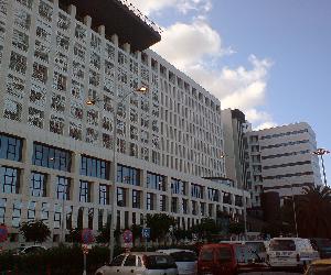 https://upload.wikimedia.org/wikipedia/commons/thumb/0/0f/Hospital_Universitario_Insular_de_Gran_Canaria.jpg/1280px-Hospital_Universitario_Insular_de_Gran_Canaria.jpg