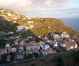 https://upload.wikimedia.org/wikipedia/commons/thumb/1/16/Ribeira_Brava_508.jpg/420px-Ribeira_Brava_508.jpg