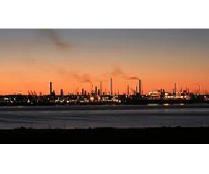 https://upload.wikimedia.org/wikipedia/commons/thumb/1/17/Fawley_Oil_Refinery.jpg/220px-Fawley_Oil_Refinery.jpg