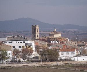 https://upload.wikimedia.org/wikipedia/commons/thumb/1/1b/Camporrobles_24.JPG/1200px-Camporrobles_24.JPG