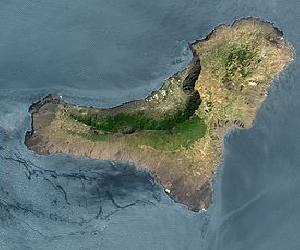 https://upload.wikimedia.org/wikipedia/commons/thumb/2/25/Santa_Cruz_de_Tenerife_SPOT_1320.jpg/275px-Santa_Cruz_de_Tenerife_SPOT_1320.jpg
