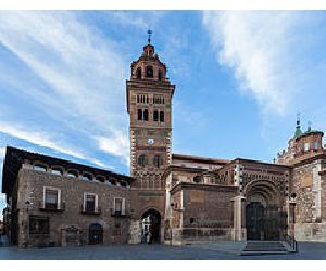 https://upload.wikimedia.org/wikipedia/commons/thumb/2/28/Catedral,_Teruel,_Espa%C3%B1a,_2014-01-10,_DD_67.JPG/240px-Catedral,_Teruel,_Espa%C3%B1a,_2014-01-10,_DD_67.JPG