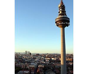 https://upload.wikimedia.org/wikipedia/commons/thumb/2/23/Torrespana-Tower-Madrid.jpg/200px-Torrespana-Tower-Madrid.jpg