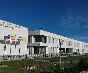 https://upload.wikimedia.org/wikipedia/commons/thumb/3/34/Escuela_Superior_de_Ingenier%C3%ADa_de_Puerto_Real_-_20170313_092450.jpg/1024px-Escuela_Superior_de_Ingenier%C3%ADa_de_Puerto_Real_-_20170313_092450.jpg