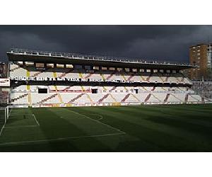 https://upload.wikimedia.org/wikipedia/commons/thumb/3/37/Estadio_de_Vallecas.jpg/250px-Estadio_de_Vallecas.jpg