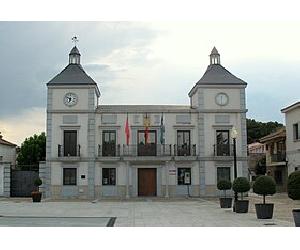 https://upload.wikimedia.org/wikipedia/commons/thumb/3/30/Ayuntamiento_de_Colmenar_del_Arroyo_-_Madrid,_Spain.jpg/280px-Ayuntamiento_de_Colmenar_del_Arroyo_-_Madrid,_Spain.jpg