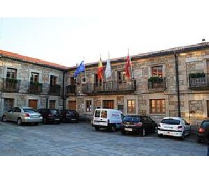 https://upload.wikimedia.org/wikipedia/commons/thumb/3/3b/Casa_do_Condello_da_Guarda.JPG/260px-Casa_do_Condello_da_Guarda.JPG