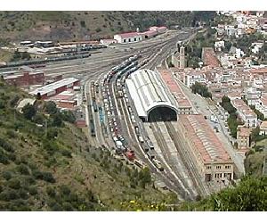 https://upload.wikimedia.org/wikipedia/commons/thumb/3/3d/Portbou_railway_station.jpg/280px-Portbou_railway_station.jpg