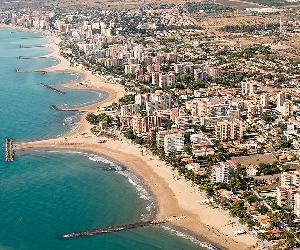https://upload.wikimedia.org/wikipedia/commons/thumb/3/3e/Benicassim_Torre%C3%B3n_(37241068051).jpg/800px-Benicassim_Torre%C3%B3n_(37241068051).jpg