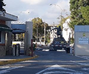 https://upload.wikimedia.org/wikipedia/commons/thumb/a/a7/Acuartelamiento_Alf%C3%A9rez_Rojas_Navarrete_(cuartel_militar_de_Rabasa),_Alicante.jpg/800px-Acuartelamiento_Alf%C3%A9rez_Rojas_Navarrete_(cuartel_militar_de_Rabasa),_Alicante.jpg