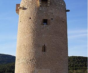 https://upload.wikimedia.org/wikipedia/commons/thumb/a/a3/Torre_de_la_Mixarda_(Figuerola_del_Camp).jpg/299px-Torre_de_la_Mixarda_(Figuerola_del_Camp).jpg