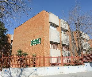 https://upload.wikimedia.org/wikipedia/commons/thumb/a/af/CEIP_San_Isidro,_Aranjuez.jpg/800px-CEIP_San_Isidro,_Aranjuez.jpg