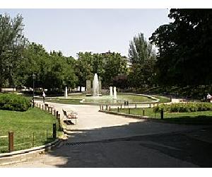 https://upload.wikimedia.org/wikipedia/commons/thumb/b/b2/Parque_de_Berl%C3%ADn_01.jpg/245px-Parque_de_Berl%C3%ADn_01.jpg