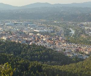 https://upload.wikimedia.org/wikipedia/commons/thumb/c/c5/Sant_Andreu_de_la_Barca_vista.JPG/1280px-Sant_Andreu_de_la_Barca_vista.JPG