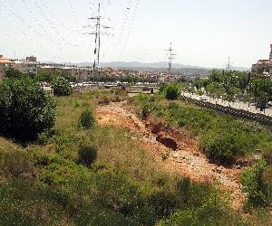 https://upload.wikimedia.org/wikipedia/commons/thumb/c/c5/029_La_riera_de_les_Arenes,_des_del_pont_de_la_carretera_de_Castellar_(Terrassa).jpg/1200px-029_La_riera_de_les_Arenes,_des_del_pont_de_la_carretera_de_Castellar_(Terrassa).jpg