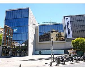 https://upload.wikimedia.org/wikipedia/commons/thumb/c/c7/Madrid_-_Teatro_Valle-Incl%C3%A1n-Centro_Dram%C3%A1tico_Nacional_(CDN).jpg/275px-Madrid_-_Teatro_Valle-Incl%C3%A1n-Centro_Dram%C3%A1tico_Nacional_(CDN).jpg