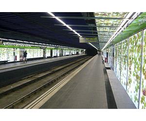https://upload.wikimedia.org/wikipedia/commons/thumb/c/c3/Liceu_Metro_station.jpg/300px-Liceu_Metro_station.jpg