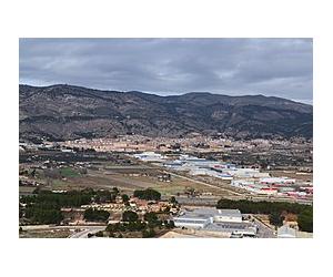 https://upload.wikimedia.org/wikipedia/commons/thumb/c/ca/Onil_des_del_castell_de_Castalla.jpg/266px-Onil_des_del_castell_de_Castalla.jpg