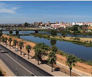 https://upload.wikimedia.org/wikipedia/commons/thumb/c/cd/Badajoz,_Guadiana_River_from_the_Alcazaba_85p-2h.jpg/600px-Badajoz,_Guadiana_River_from_the_Alcazaba_85p-2h.jpg