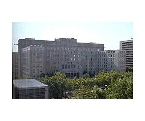 https://upload.wikimedia.org/wikipedia/commons/thumb/c/ce/Ministerio_de_Defensa_de_Espa%C3%B1a_(Madrid)_02.jpg/250px-Ministerio_de_Defensa_de_Espa%C3%B1a_(Madrid)_02.jpg