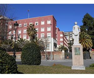 https://upload.wikimedia.org/wikipedia/commons/thumb/d/d9/Residencia_Oficiales.JPG/300px-Residencia_Oficiales.JPG
