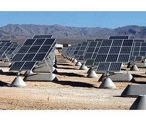 https://upload.wikimedia.org/wikipedia/commons/thumb/d/de/Nellis_AFB_Solar_panels.jpg/300px-Nellis_AFB_Solar_panels.jpg