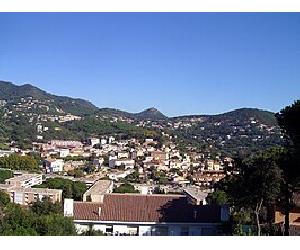 https://upload.wikimedia.org/wikipedia/commons/thumb/d/df/Catalonia-Cabrils.jpg/266px-Catalonia-Cabrils.jpg