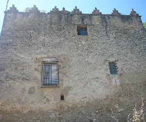 https://upload.wikimedia.org/wikipedia/commons/thumb/e/e4/Castell_de_Cabrera_d'Anoia_1.jpg/1280px-Castell_de_Cabrera_d'Anoia_1.jpg