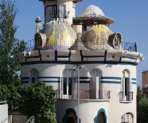 https://upload.wikimedia.org/wikipedia/commons/thumb/e/e7/Torre_de_la_Creu.JPG/410px-Torre_de_la_Creu.JPG