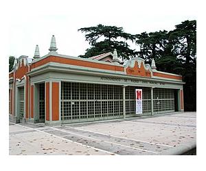 https://upload.wikimedia.org/wikipedia/commons/thumb/e/e3/Buen_Retiro_Casa_de_Vacas.jpg/273px-Buen_Retiro_Casa_de_Vacas.jpg