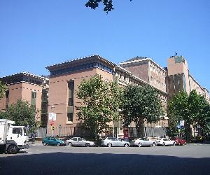 https://upload.wikimedia.org/wikipedia/commons/thumb/e/ef/Hospital_Cl%C3%ADnic_de_Barcelona_02.JPG/1280px-Hospital_Cl%C3%ADnic_de_Barcelona_02.JPG