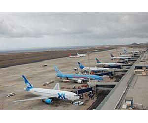 https://upload.wikimedia.org/wikipedia/commons/thumb/f/f1/Aeropuerto_de_Tenerife_Sur.jpg/275px-Aeropuerto_de_Tenerife_Sur.jpg