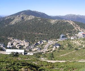 https://upload.wikimedia.org/wikipedia/commons/a/a5/Puerto_de_Navacerrada_14-10-2006.jpg