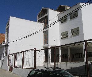 https://upload.wikimedia.org/wikipedia/commons/a/a3/Edificio_escuela_infantil_San_Fernando.JPG