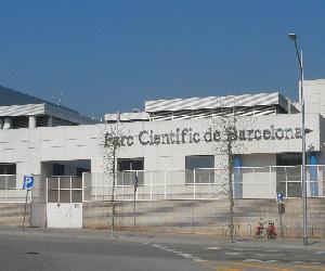 https://upload.wikimedia.org/wikipedia/commons/c/c8/Parc_Cient%C3%ADfic_de_Barcelona_-_P1380099ret.jpg