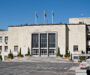 https://upload.wikimedia.org/wikipedia/commons/c/cd/Escuela_de_Arquitectos_T%C3%A9cnicos_UPM.jpg