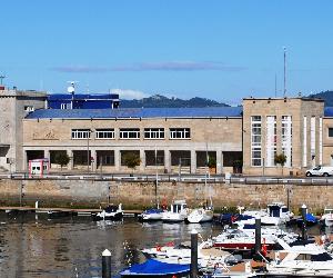 https://upload.wikimedia.org/wikipedia/commons/c/ce/Estaci%C3%B3n_Mar%C3%ADtima,_Vigo.JPG