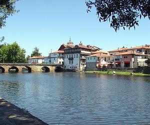 https://upload.wikimedia.org/wikipedia/commons/d/d6/Chaves_Rio_T%C3%A2mega_e_Madalena_Jardim_P%C3%BAblico.jpg