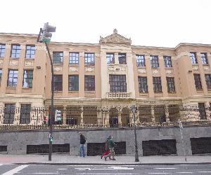 https://upload.wikimedia.org/wikipedia/commons/e/eb/Bilbao_-_Colegio_P%C3%BAblico_Juan_Manuel_S%C3%A1nchez_Marcos_3.jpg