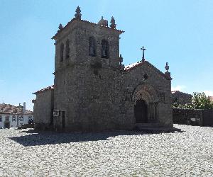 https://upload.wikimedia.org/wikipedia/commons/f/f8/Sernancelhe_-_Igreja_matriz.jpg