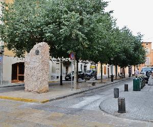 https://upload.wikimedia.org/wikipedia/commons/f/f1/Pla%C3%A7a_de_l'Oli_(Vilafranca_del_Pened%C3%A8s)_-_1.jpg