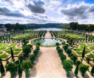 https://viajes.nationalgeographic.com.es/medio/2020/12/18/chateau-de-versailles-jardins_fa44f018_1280x849.jpeg