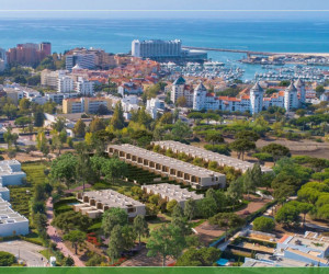 https://virtual.savills.ie/wp-content/uploads/2022/08/Vilamoura-Parque-Parque-exterior.jpg