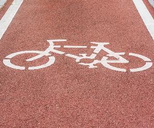 https://www.5maseldescuento.es/wp-content/uploads/2017/06/Carril-bici-curba-Albacete.jpg